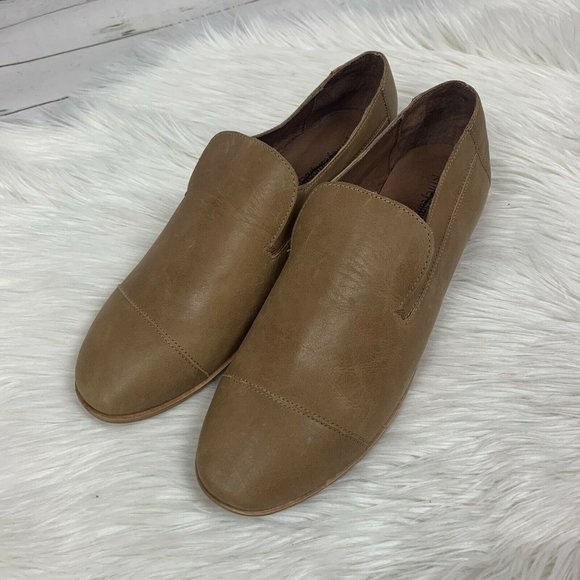 NEW Jeffrey Campbell tan leather slip on loafer - Picture 3 of 10